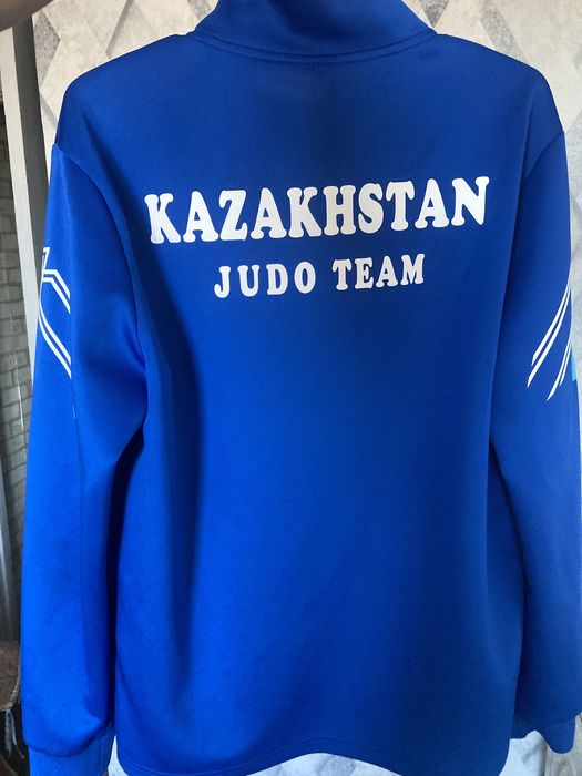 Продам спортивную двойку Mizuno