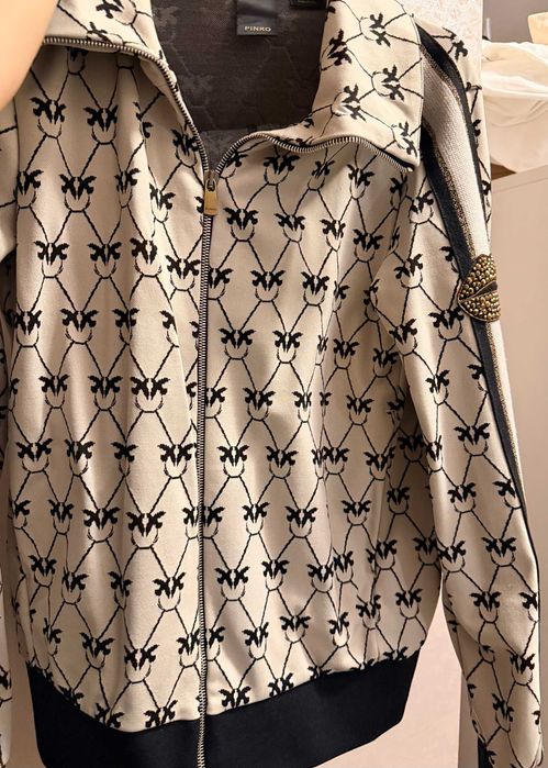 Екип на марката PINKO