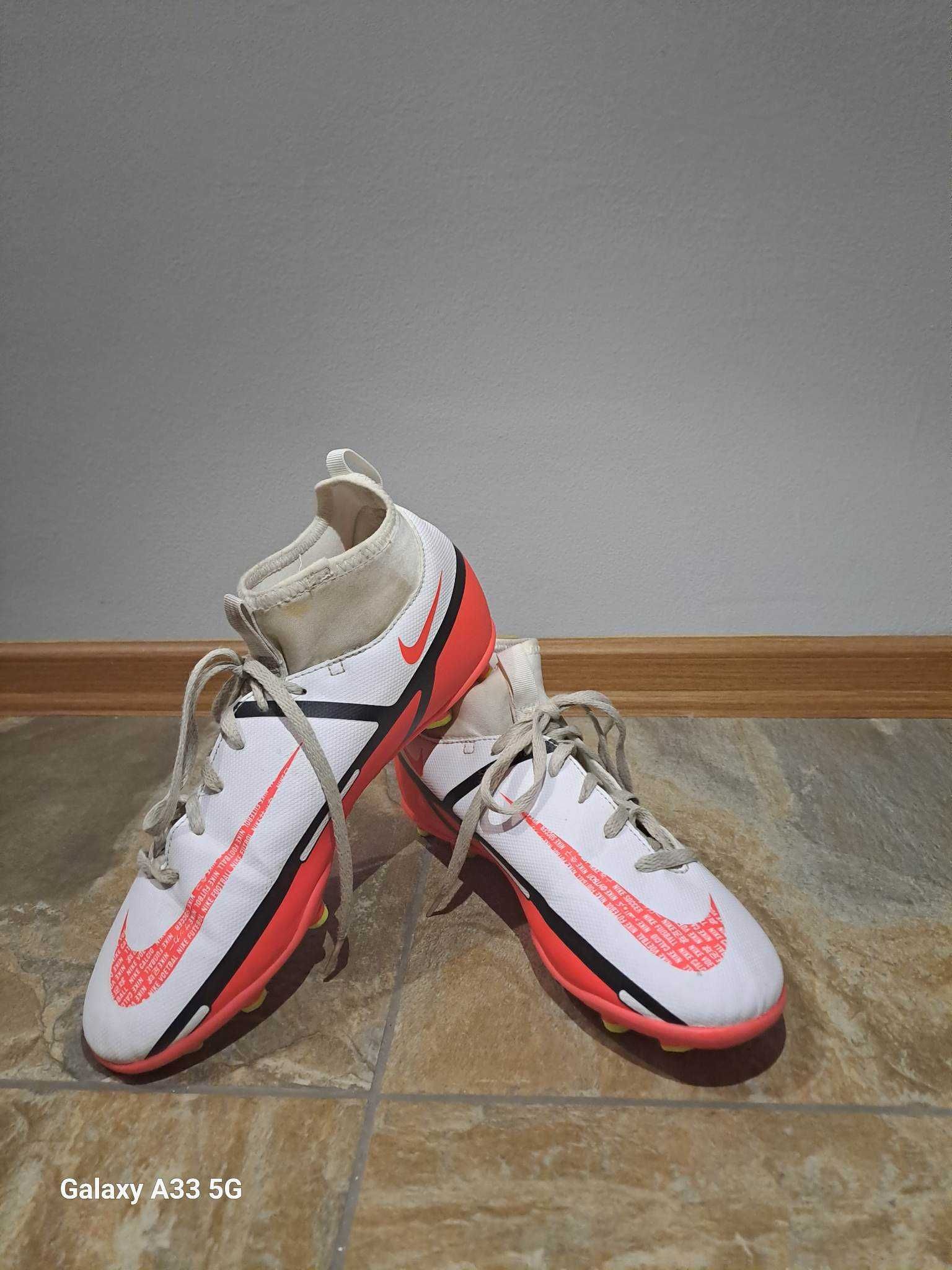 Футболни обувки Nike Phantom