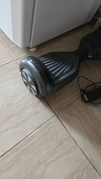 Vând hoverboard carbon