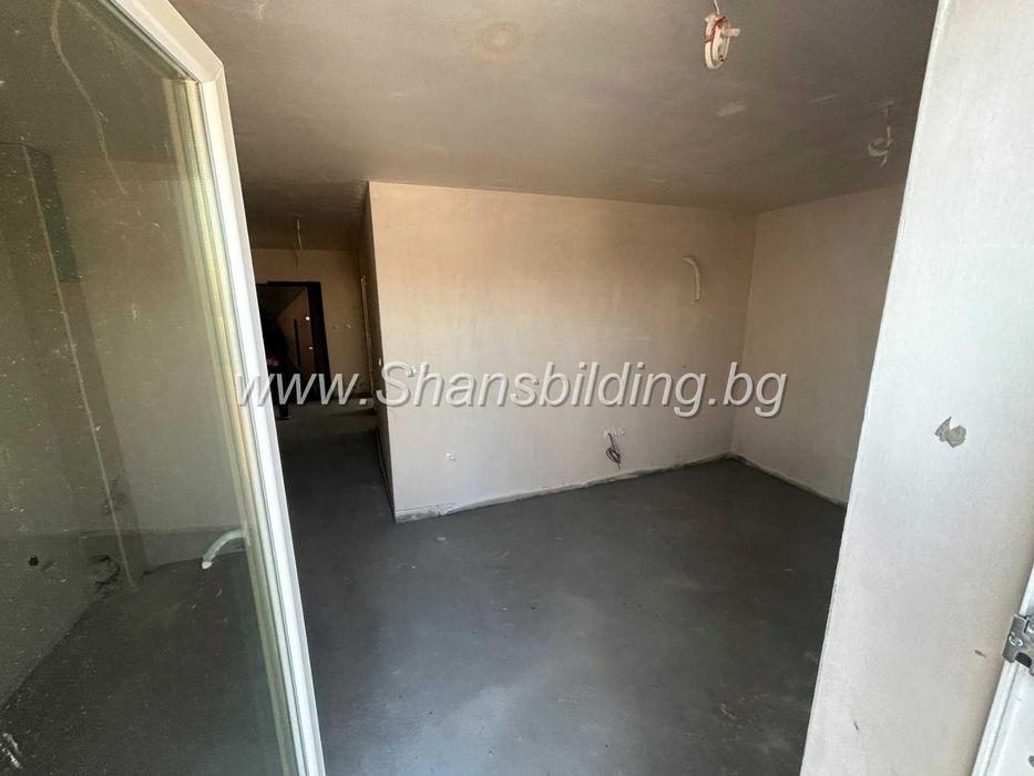 Продава се Тристаен апартамент в Пловдив, Остромила - 115 кв.м за 1027 €/кв.м - Снимка #2