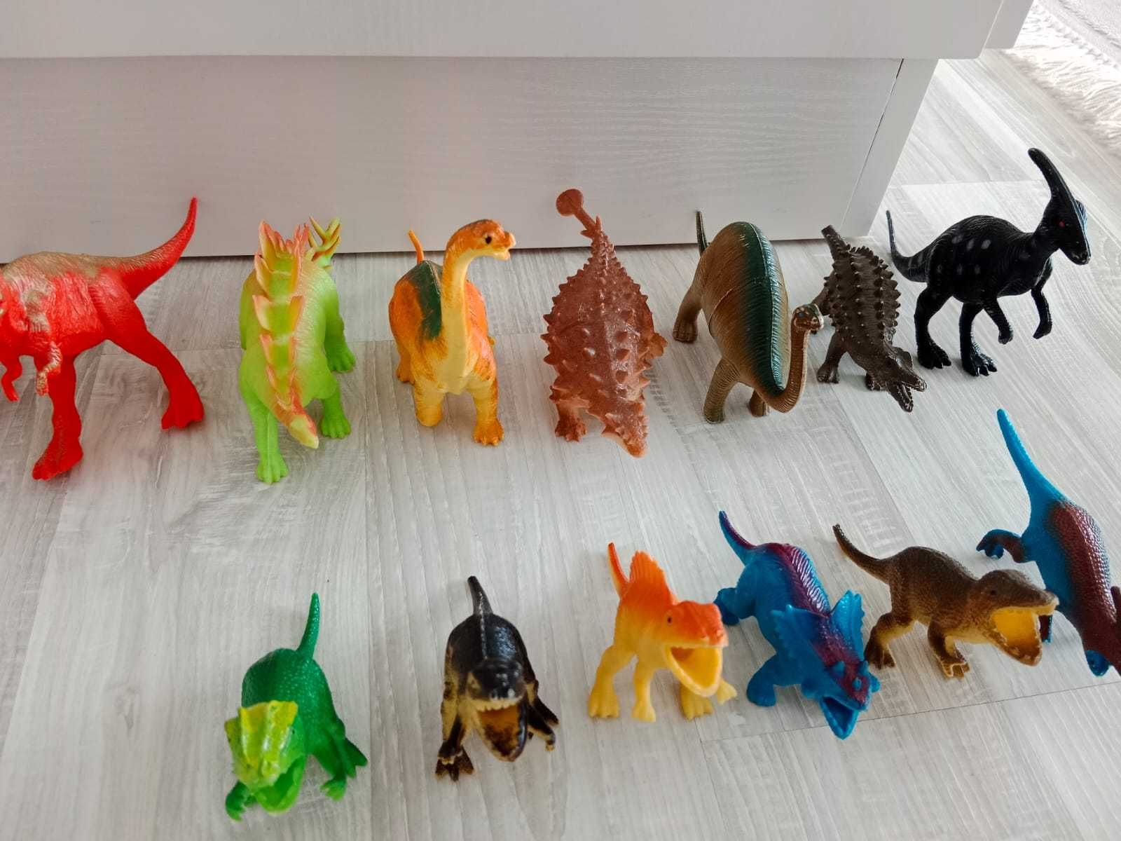Продам коллекцию динозавров б/у