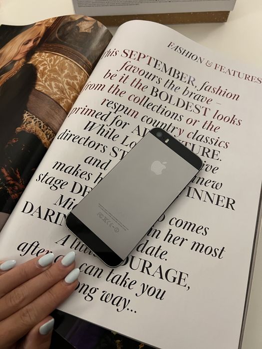 Vând iPhone 5s – Gri (Space Gray) – 16 GB – elegant