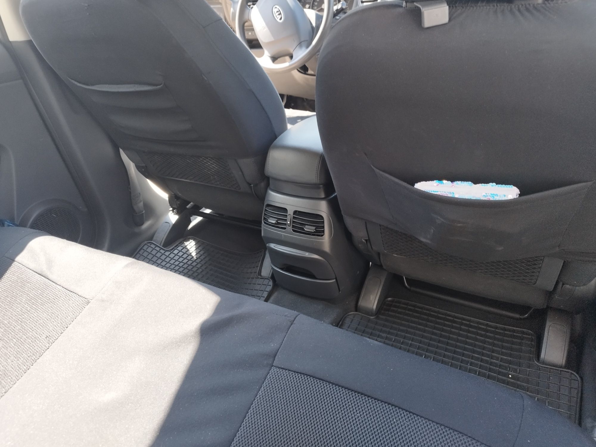 Автомобил KIA Carens 2.0