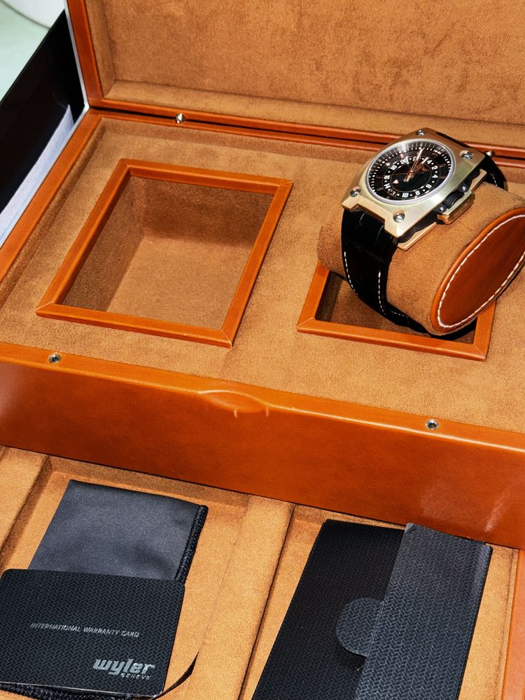 Золотые часы Wyler 750 проба орг