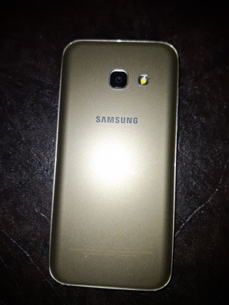 Samsung A3 в отлично състояние