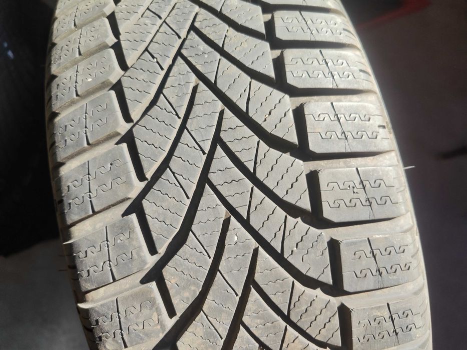 2бр.зимни гуми 215/60/16 Falken