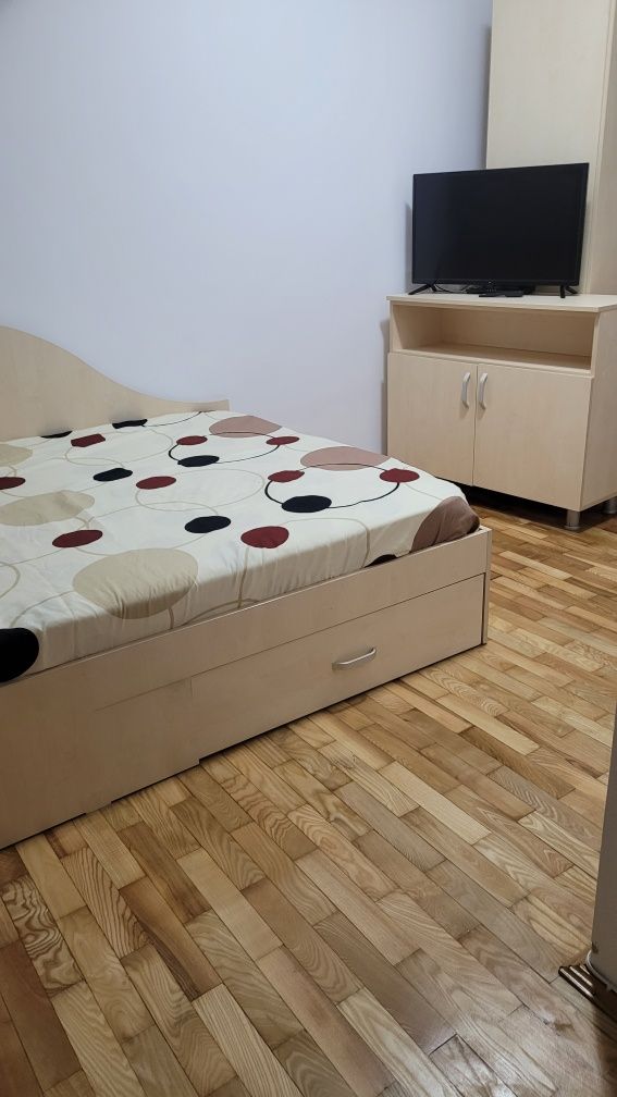 Persoană fizică vând apartament 3 cam decomandat , zona bucium OMV ,