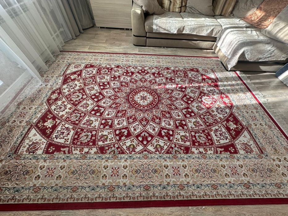 Ковёр с абстрактными узорами