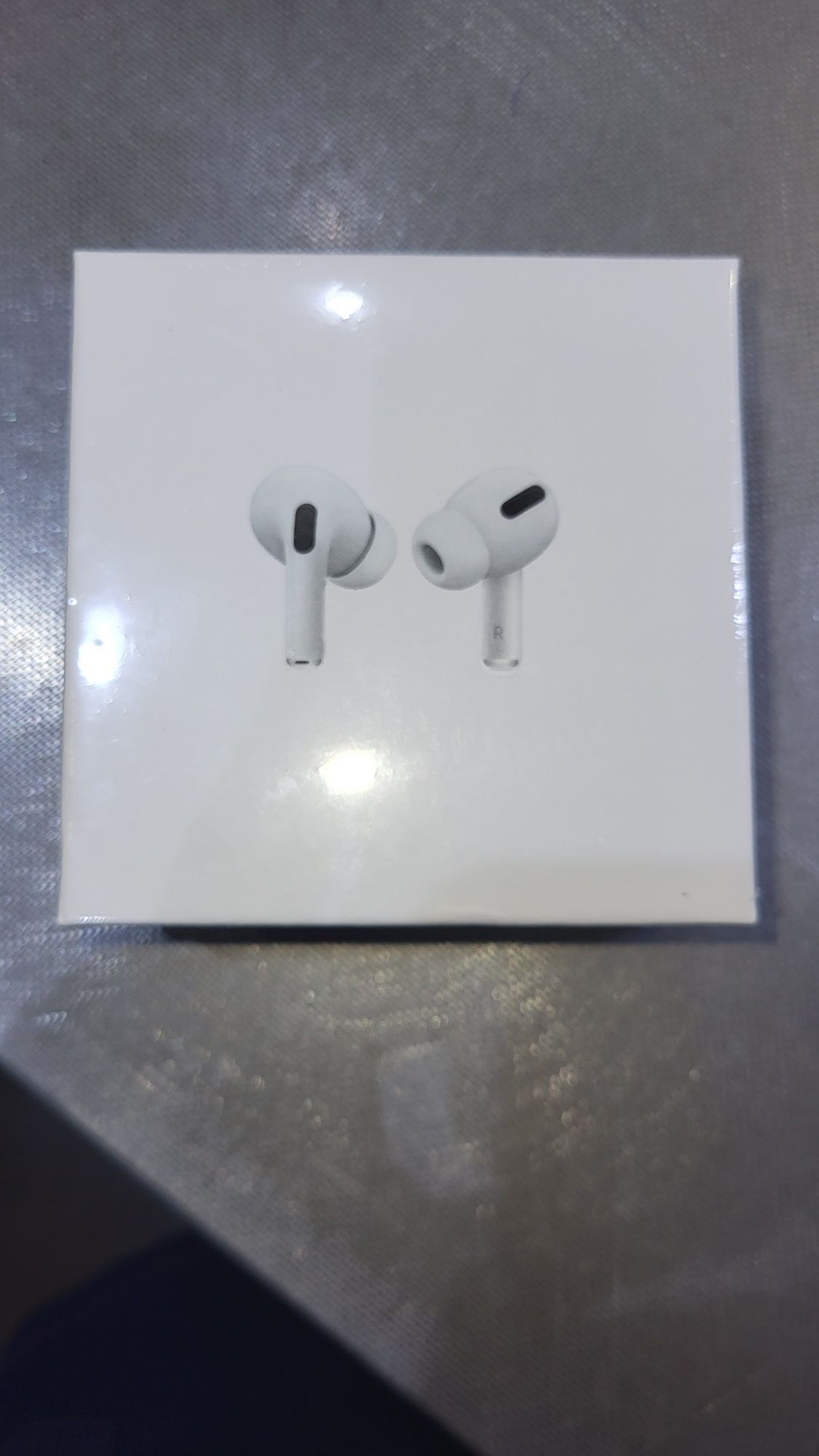 Продам Apple AirPods Pro
