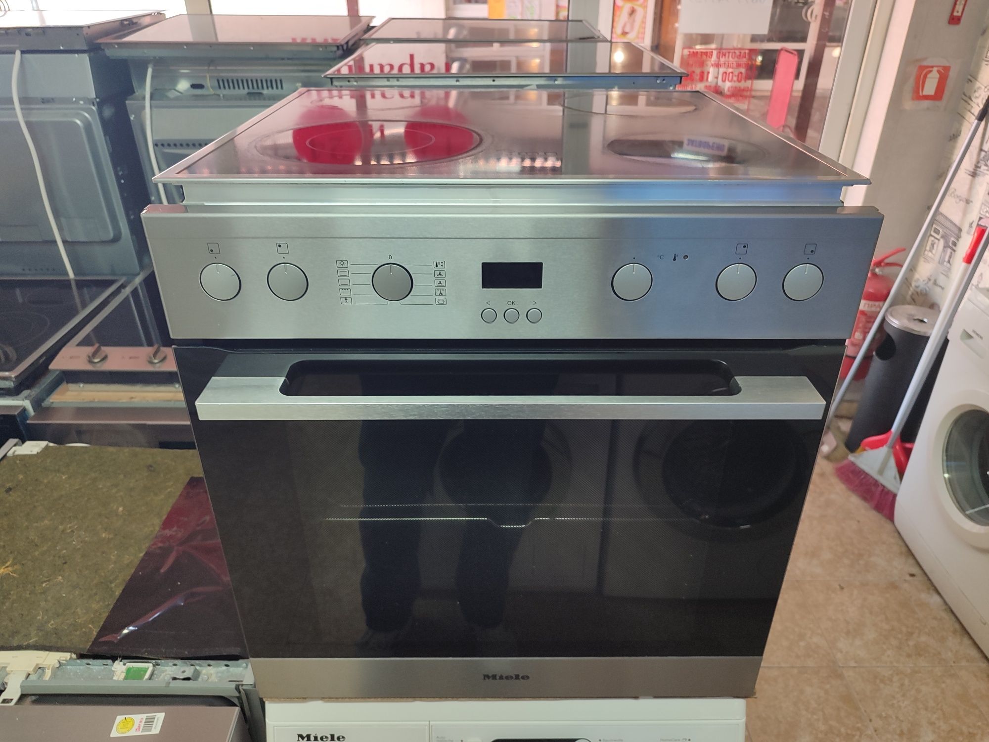 Фурна с котлони Miele H2363E - 76литра.