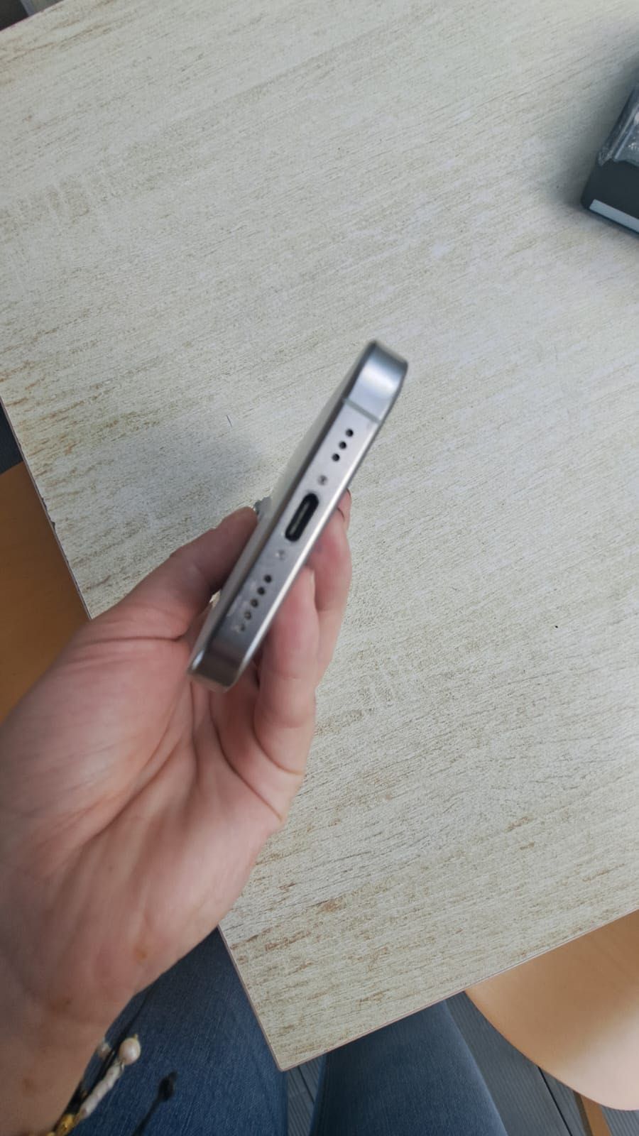 iPhone 15 pro silver