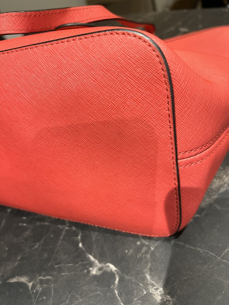 Michael Kors червена голяма чанта