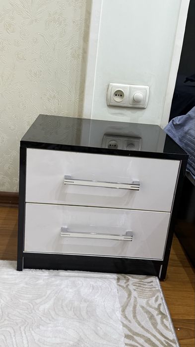 Комплект мебель сотилади