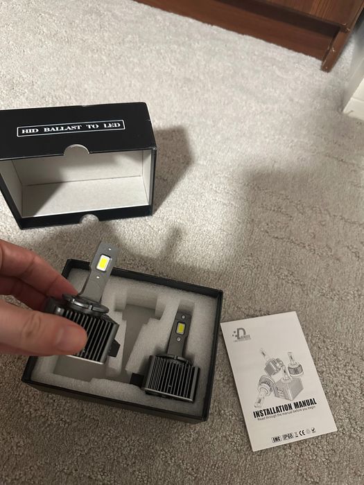 Set bec becuri LED D1S noi