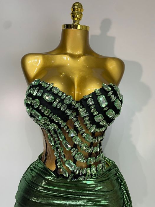 Vând rochie de seara eleganta cu pietre,purtată o singură dată