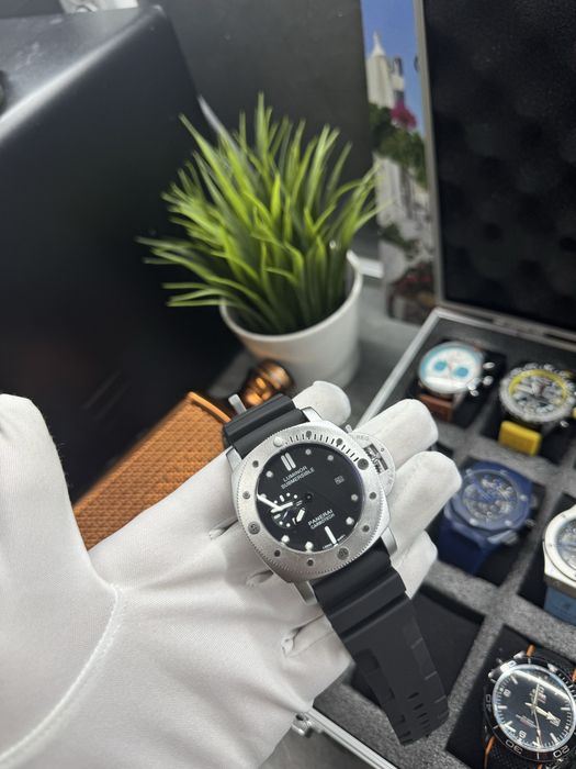 Часовници Hublot , Tag Heuer, Cartier, Panerai, Breitling и други