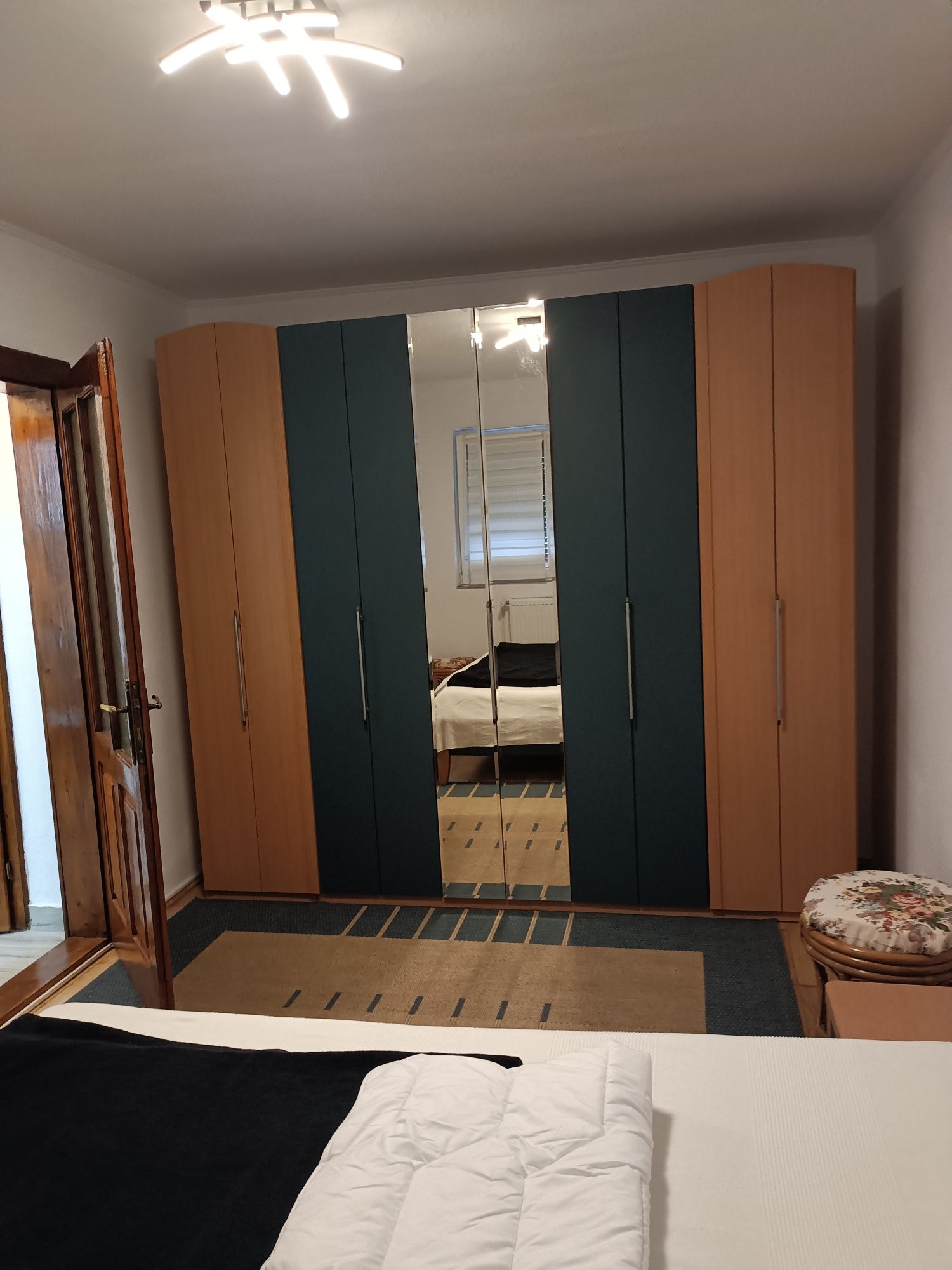 Închiriez apartament 2 camere Caransebes