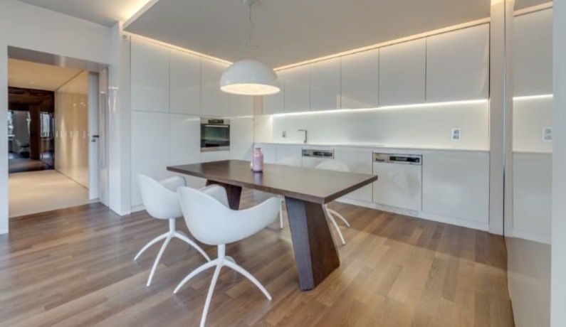 Дава се под наем Тристаен апартамент в София, Лозенец - 100 кв.м за 714 € - Снимка #2