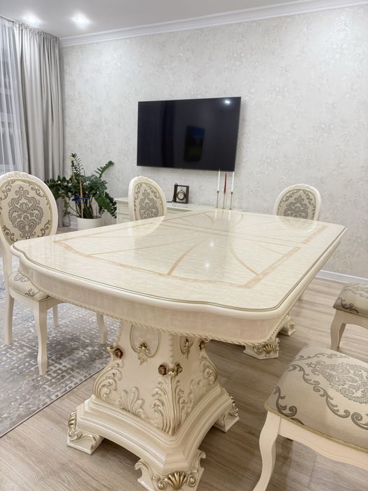 Стол со стульями