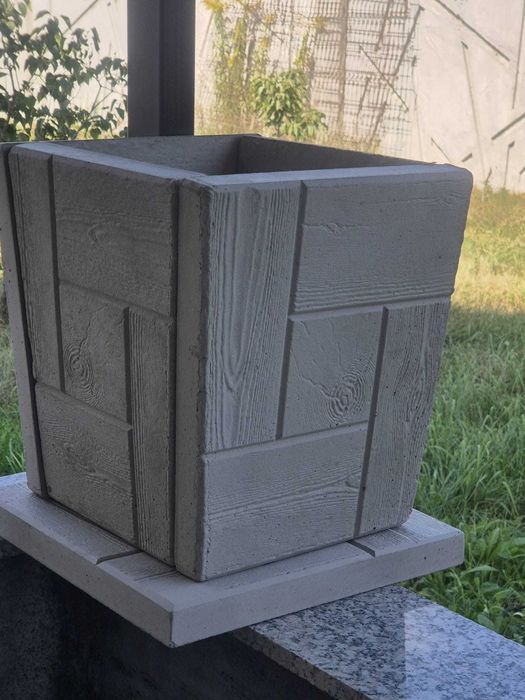 jardiniere de beton si dale de beton