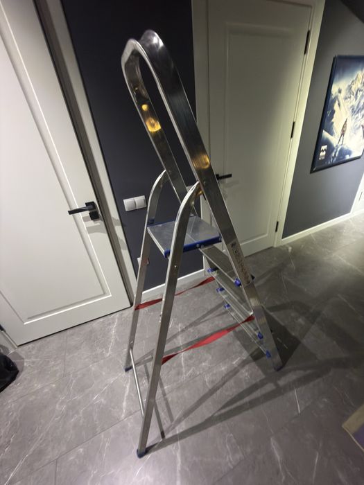 Стремянка раскладная . Нарвон