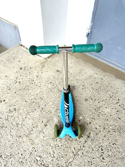 Vând trotineta copii