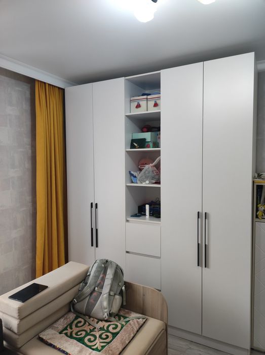 Продам шифоньер белый