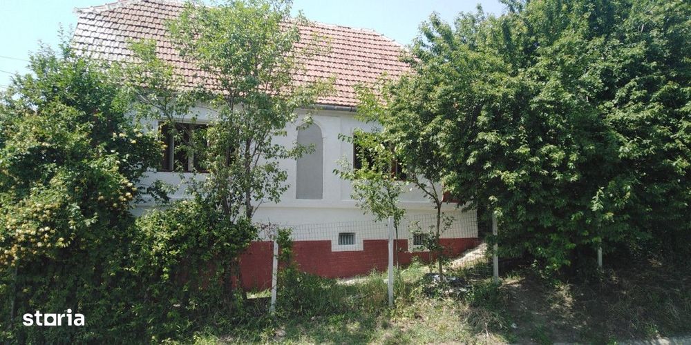 Casa 5 camere cu teren de 1200mp spre vanzare in Ludos jud Sibiu