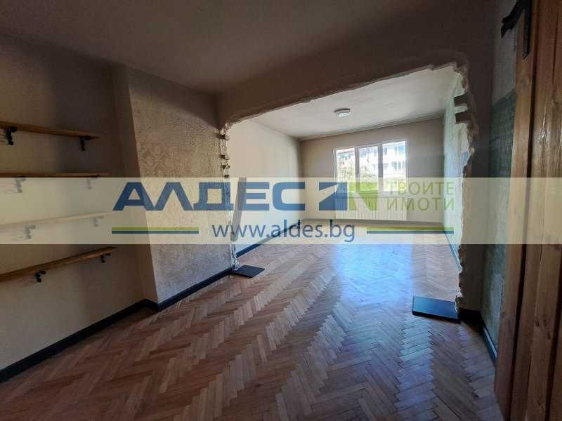 Дава се под наем Тристаен апартамент в София, Център - 100 кв.м за 867 € - Снимка #2