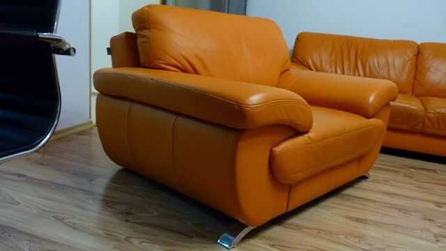 Италианска КОЖЕНА и ДЪРВО Гарнитура с Масивен Диван и 2бр. Фотьойли!