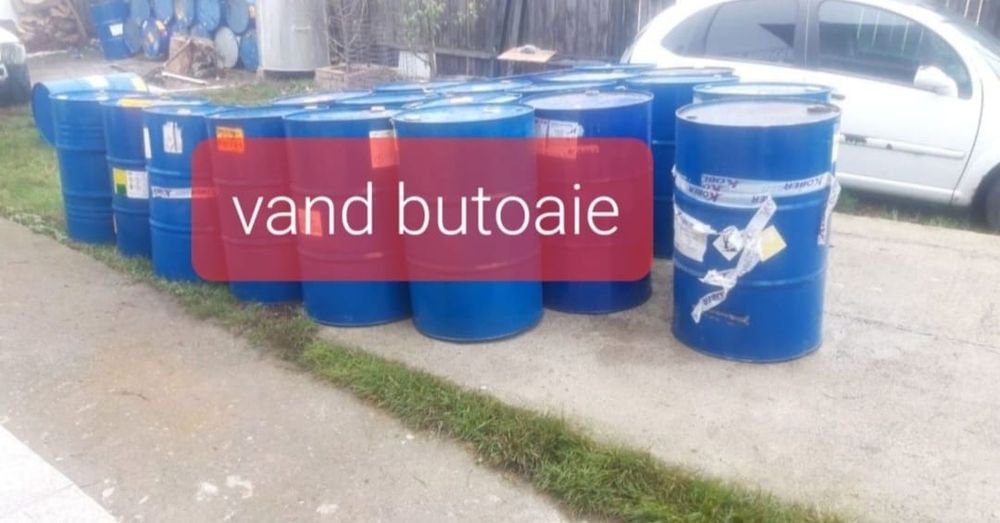 Vand butoaie second-hand.