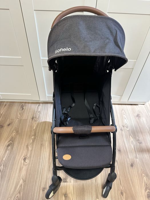 Carucior sport Lionelo Julie One foarte practic se pliaza ca o geanta