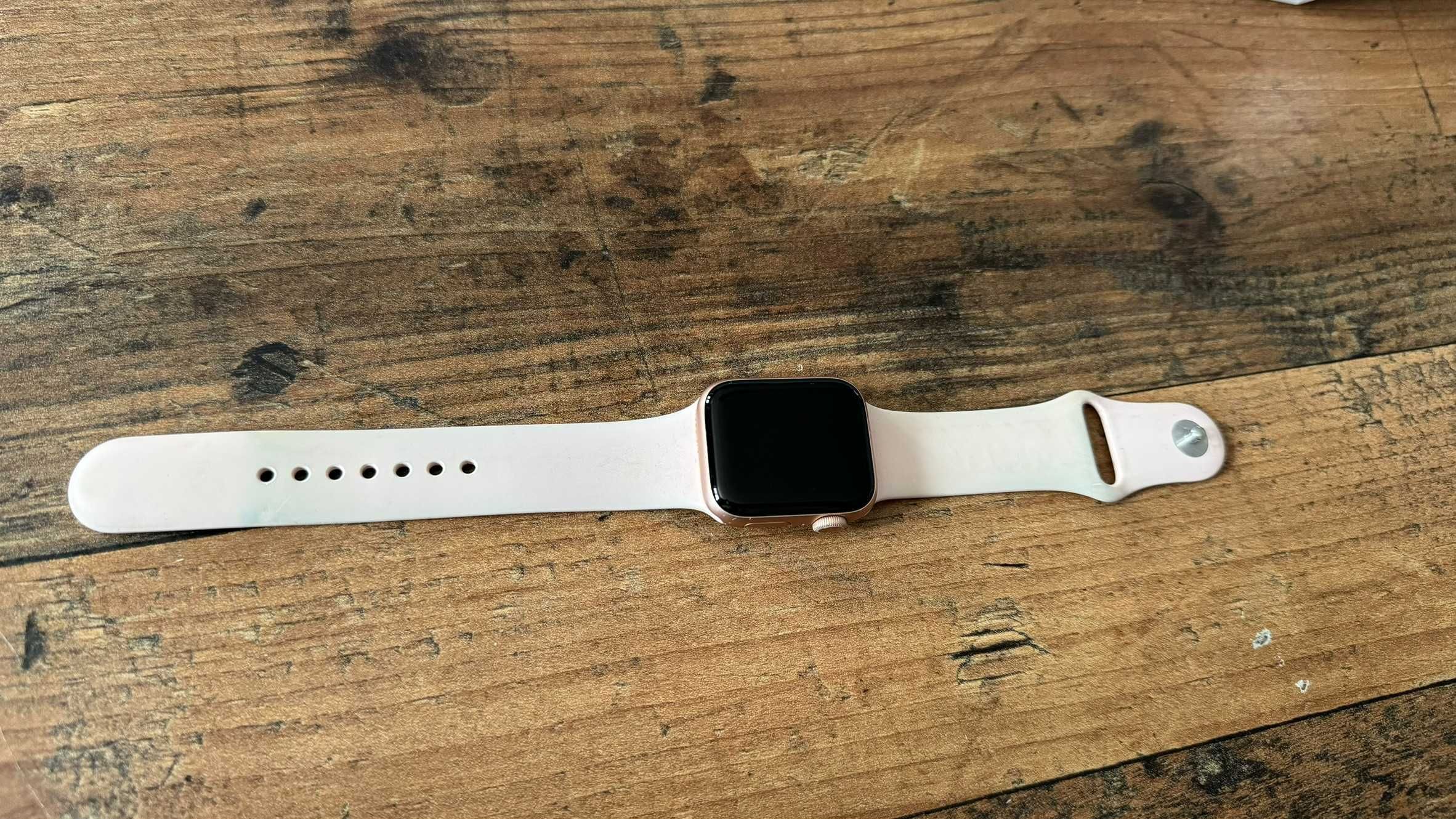 Смарт часовник Apple Watch Series 5 Rose (40mm)