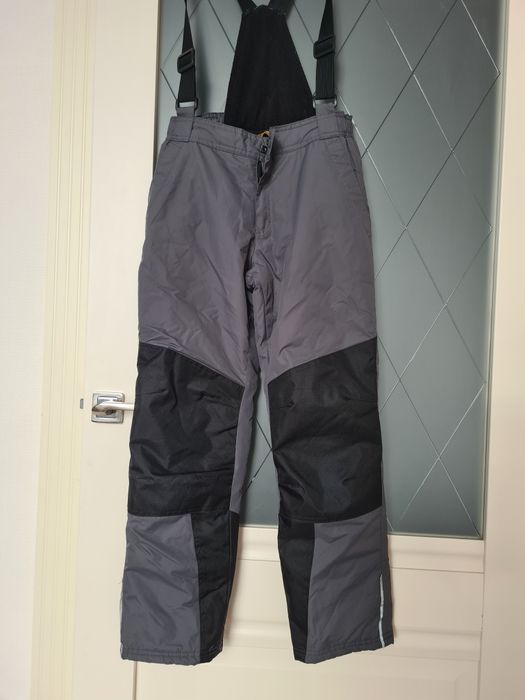 Продам зимнюю куртку, утеплённые штаны на мальчика, 140 см