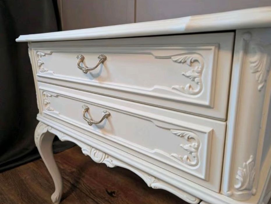 Comoda mobilier antic în stil baroc