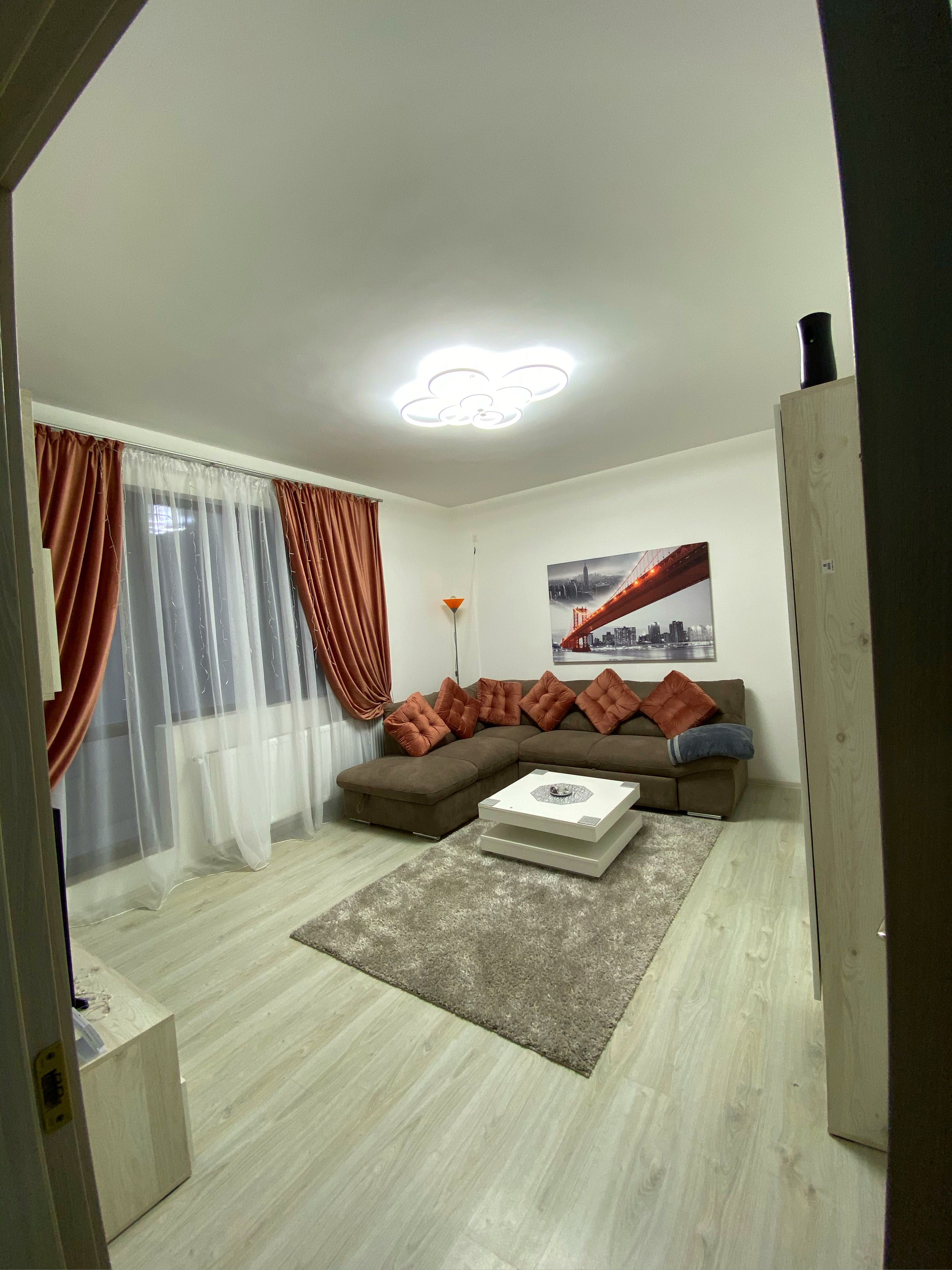 Unic Propietar, vand apartament 3 camere, bloc nou,