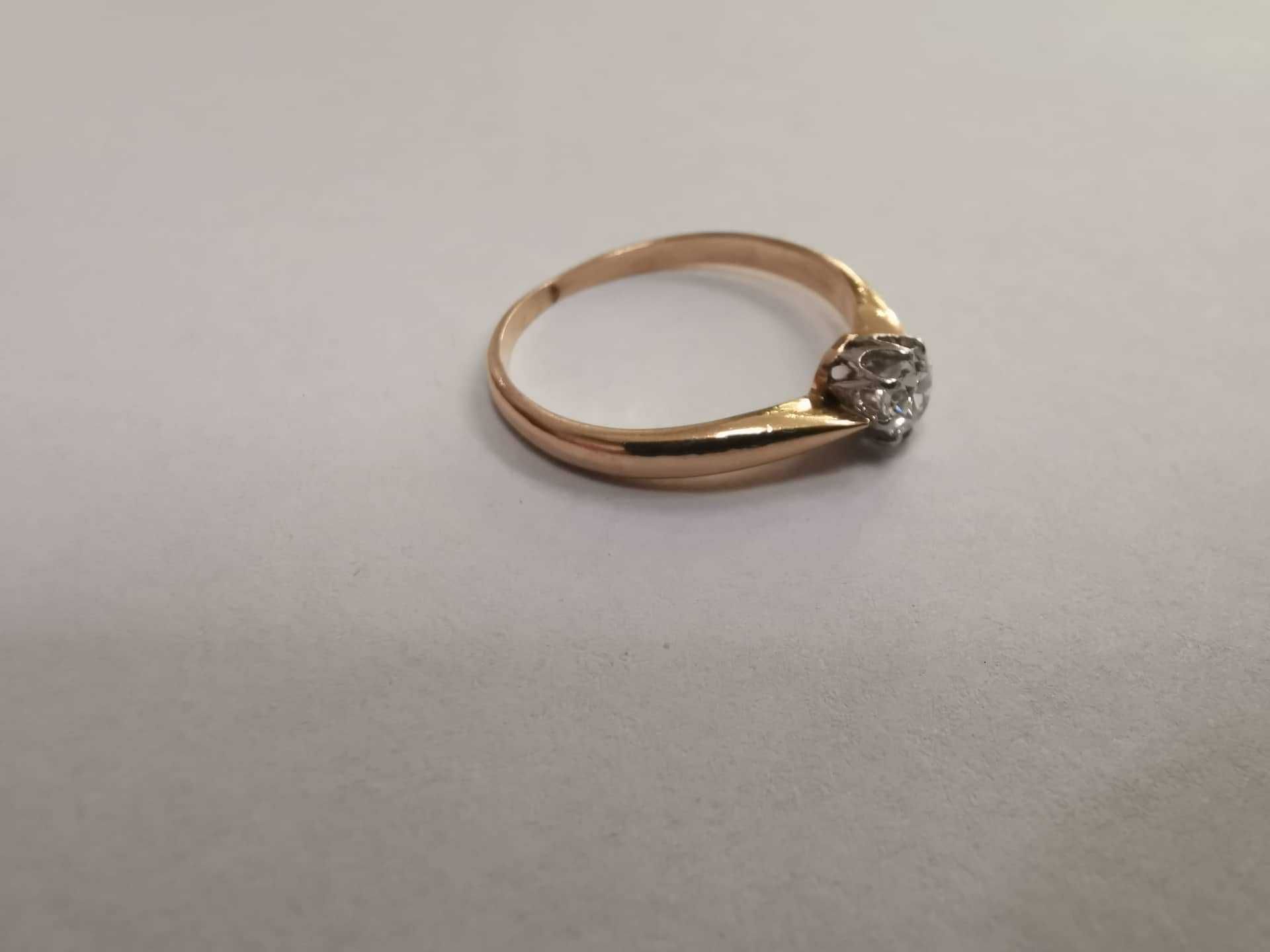 Продавам златен пръстен с диамант
