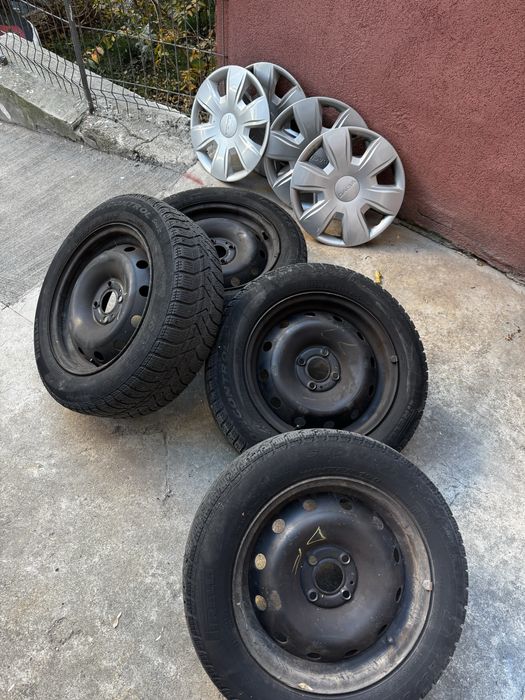 Anvelope + jante tabla +capace Logan