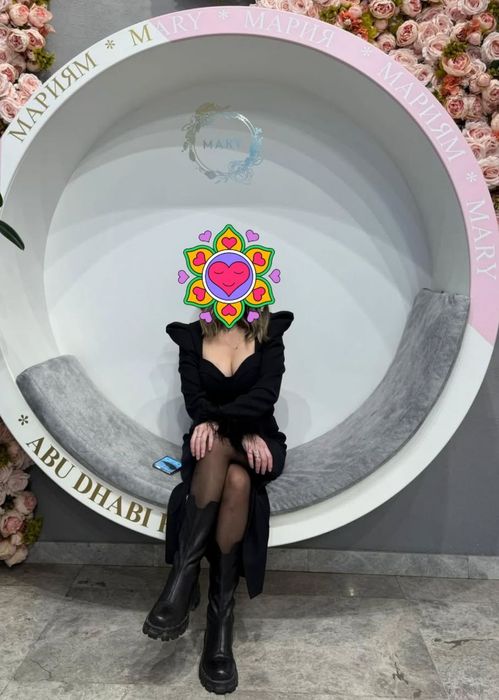 Продам платье футляр.Черное.На размер 42.