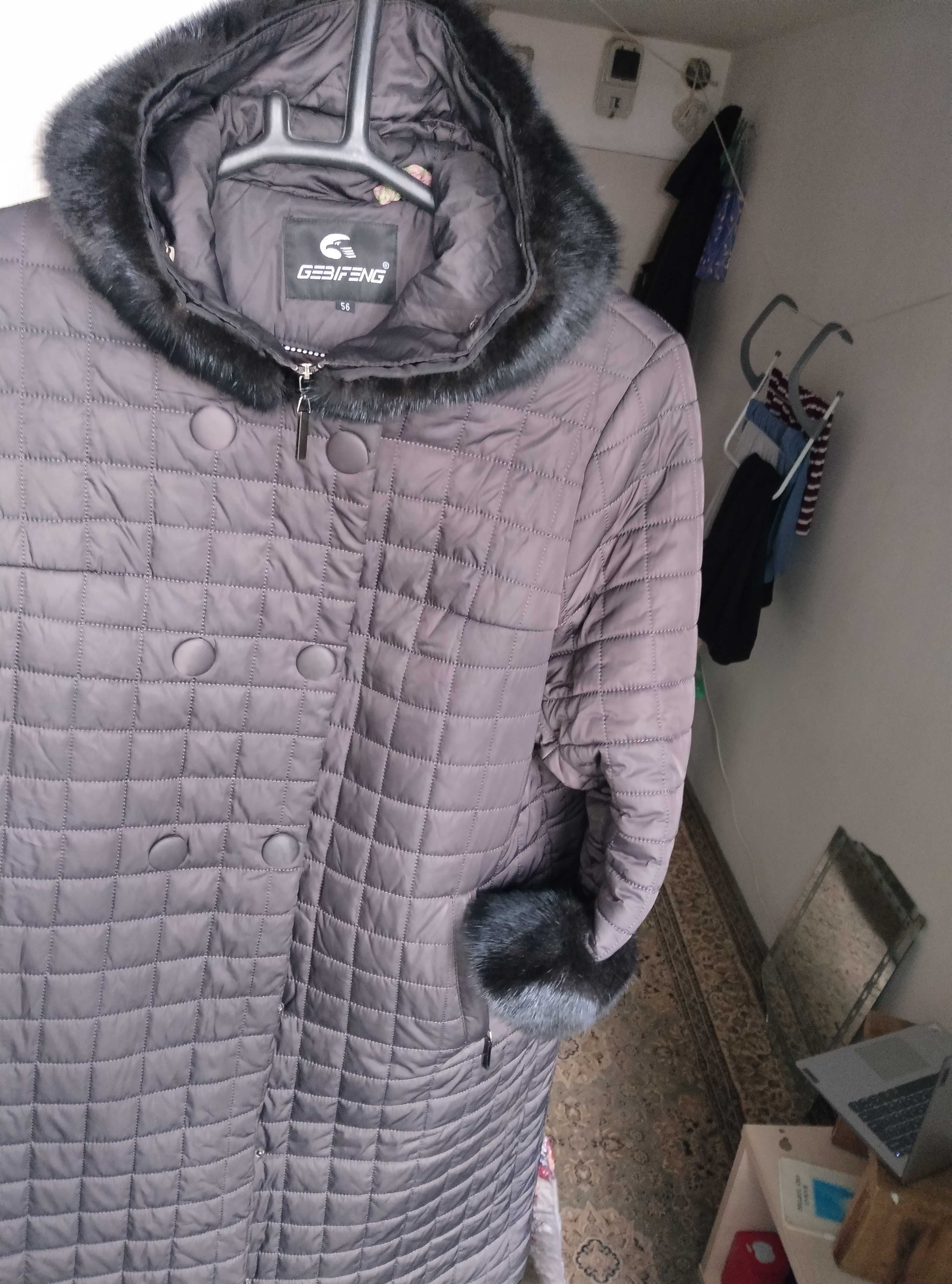 Продам 54раазмер норковая отделка зимнее стёганое пальто на синтепоне