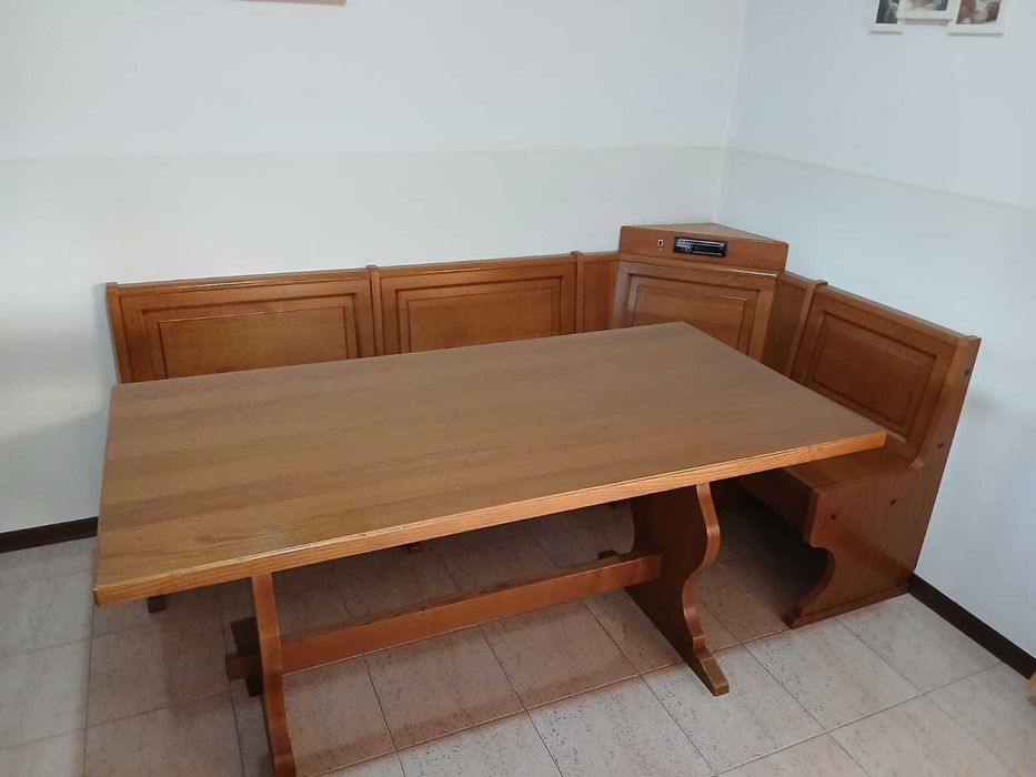 Coltar din Lemn Masiv cu masa si 4 Scaune