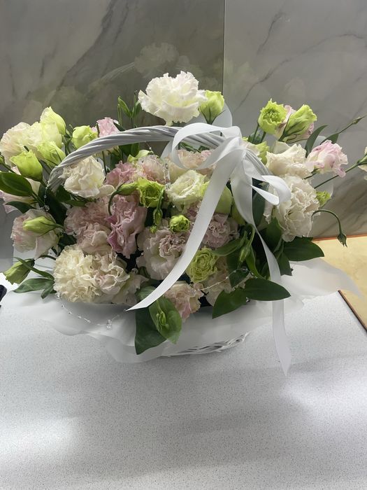 Цветы в корзине в хорошем сост