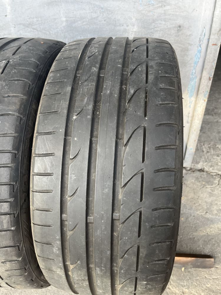 2 бр. летни гуми 225/35/18 Bridgestone AO DOT 2217 5 mm