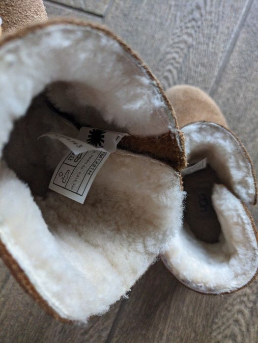 Vând cizme UGG îmblănite