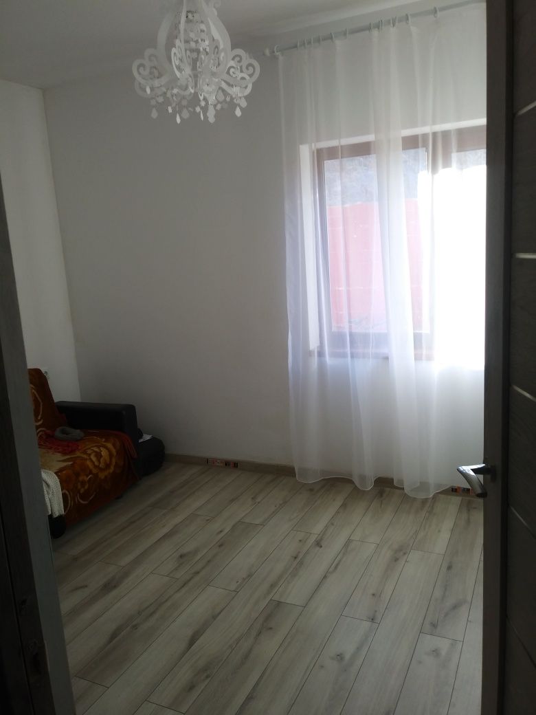 Apartament. 2. camere. cu. gradina,  . zona. Terra