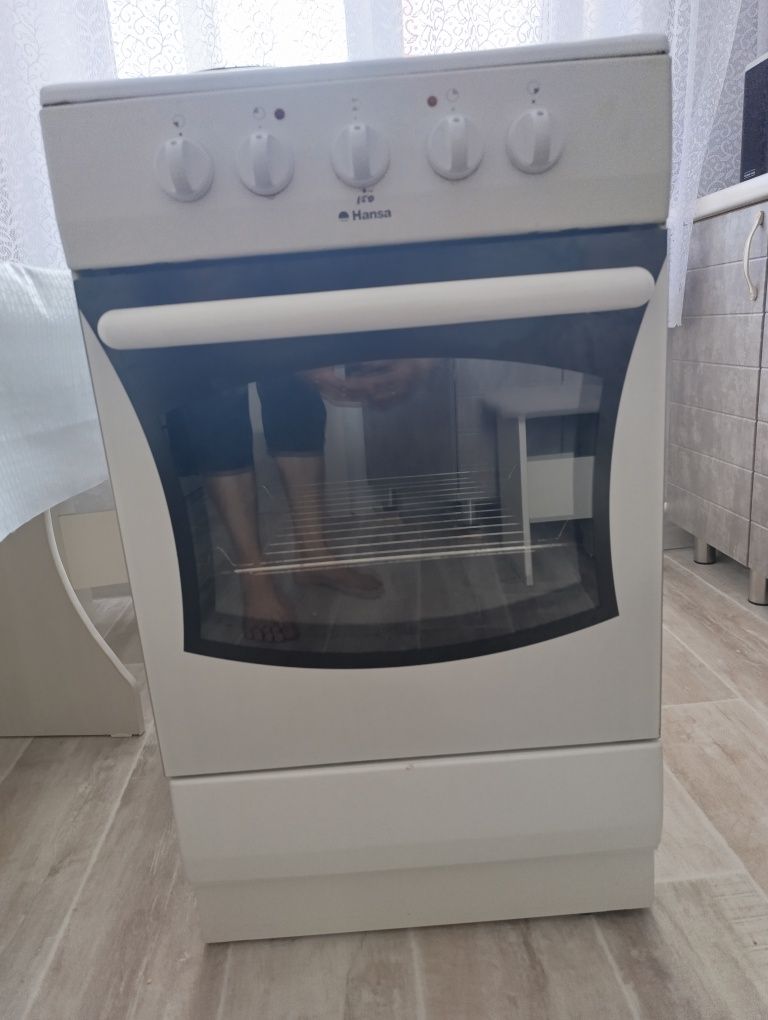 Продам электроплиту Ханса