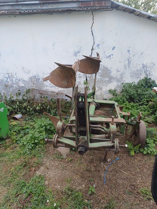 Plug reversibil cu doua trupite si motor fiat 650