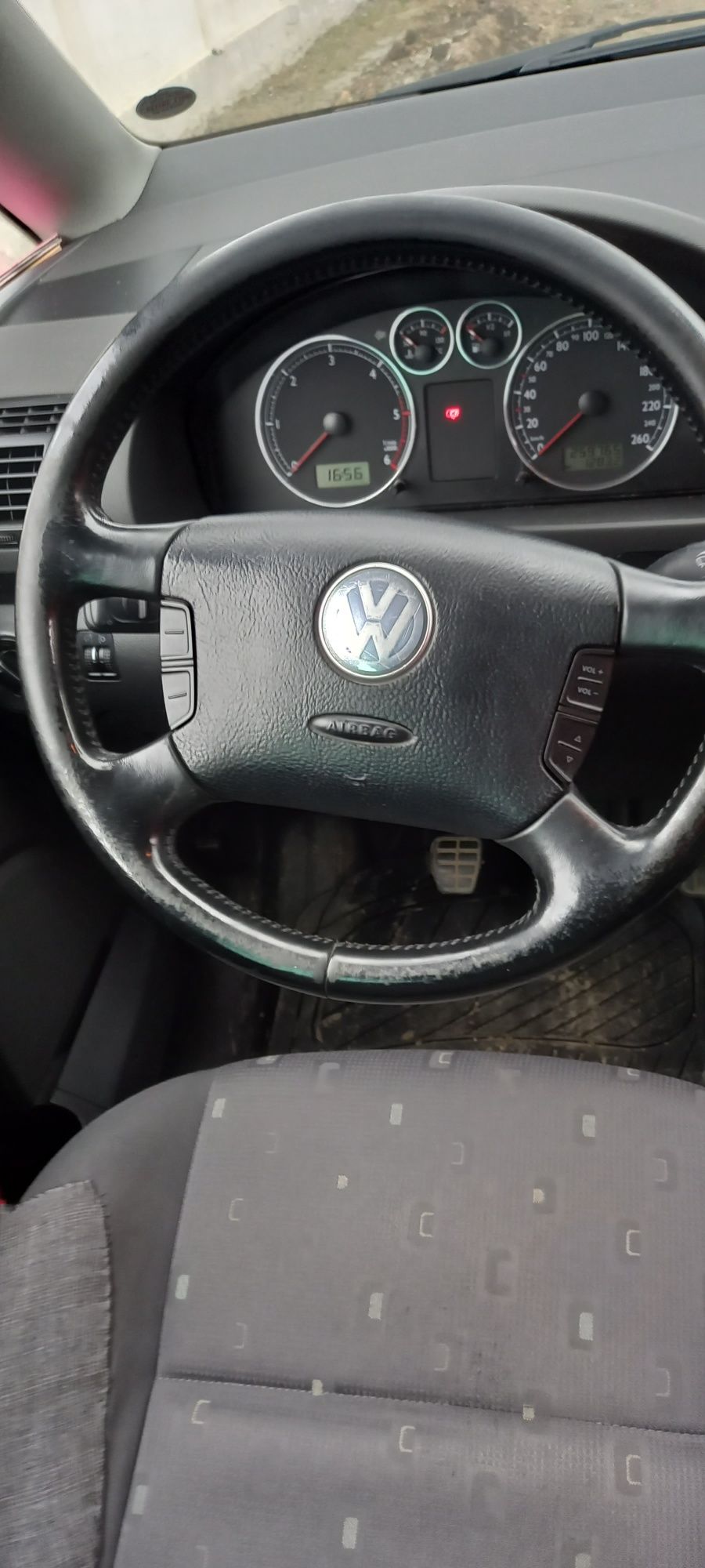 Vând volkswagen sharan 1.9 tdi an 2005