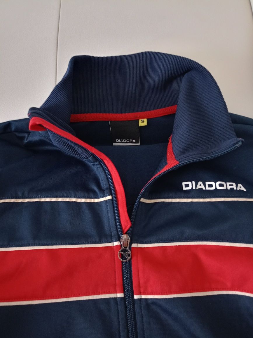 Vând bluza sport Diadora,nou , produs de calitate superioara.